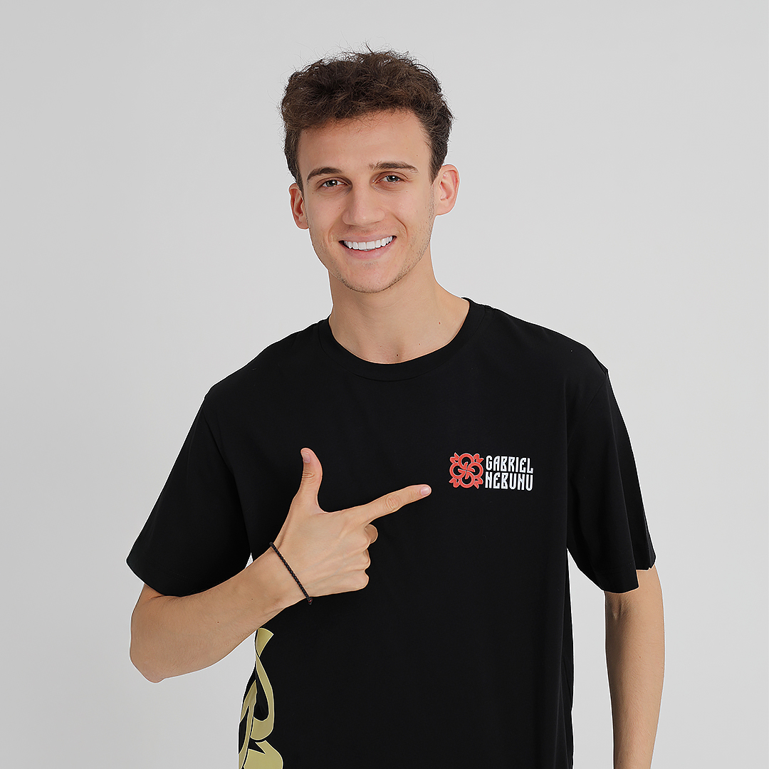 Identitatea vizuală Gabriel Nebunu aplicată pe materiale de brand